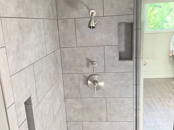 3rd image of 751 N Harper Ave