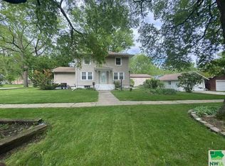 625 Early St, Storm Lake, IA 50588