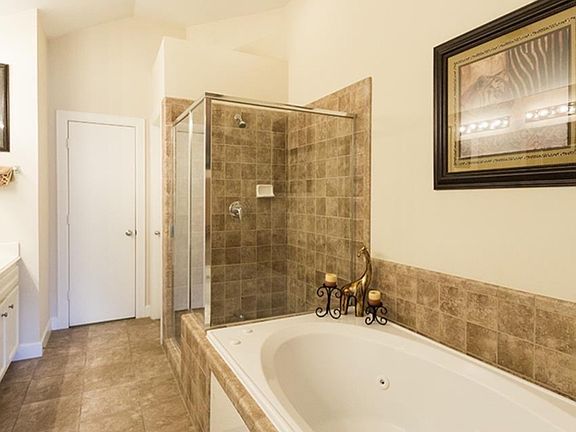 4th image of 648 Westcross St #302