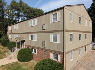 1124 Oakcrest St APT 8, Iowa City, IA 52246