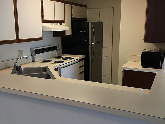 2nd image of 107 Stratford Dr APT L