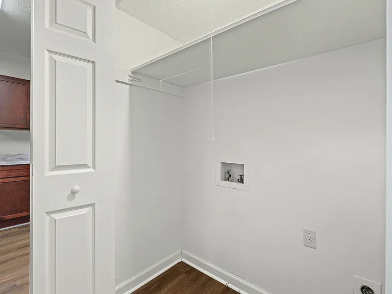 Fairfax Manor Townhomes — Photo 9