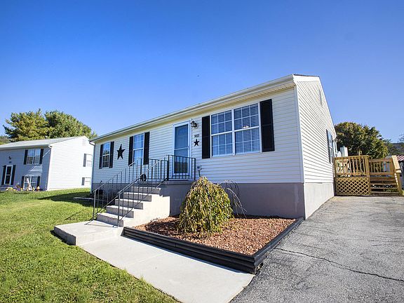 2nd image of 903 Samantha Cir