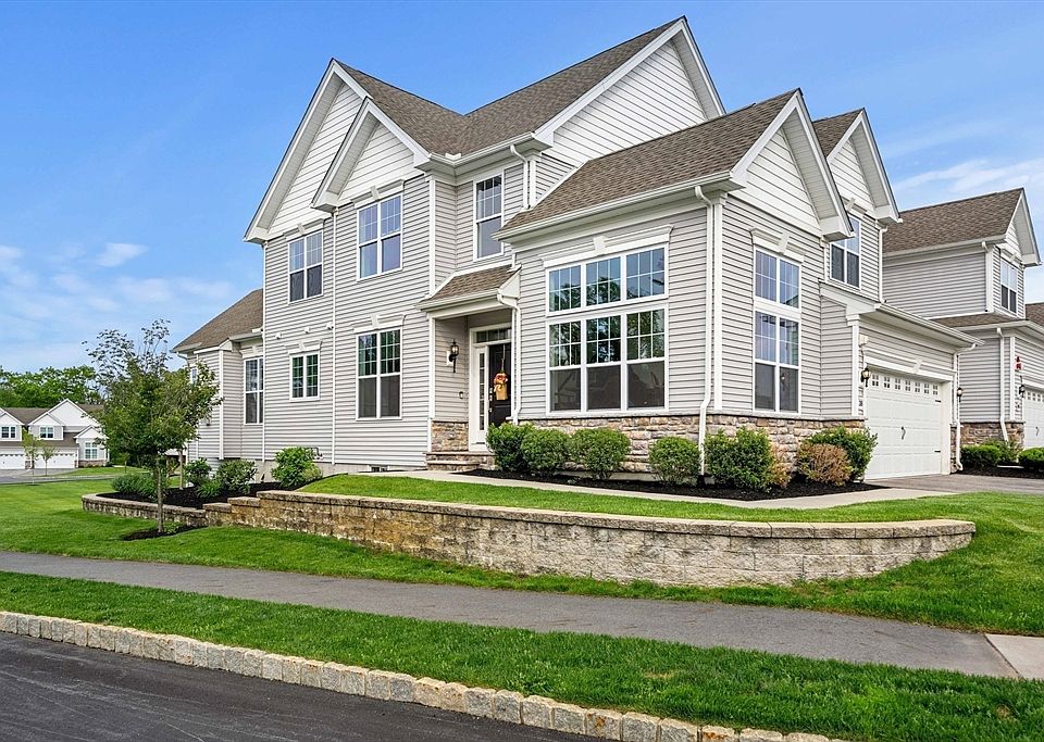 1st image of 38 Phoebe St #102