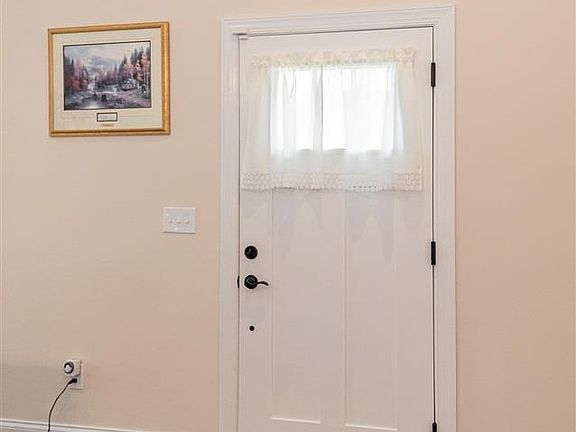3rd image of 878 Fieldstown Cir