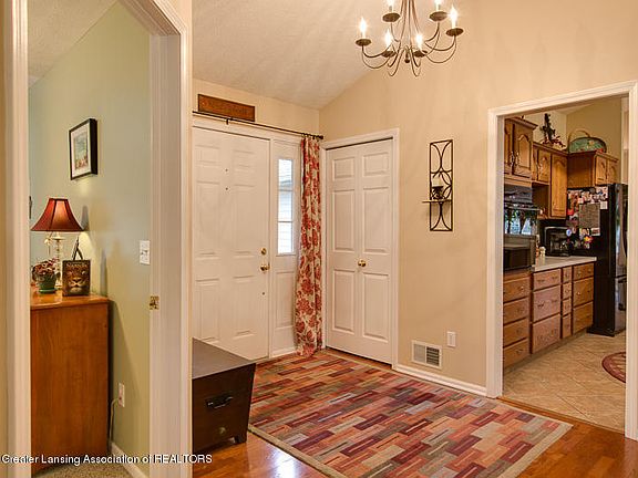 3rd image of 3825 Ashbrook Dr