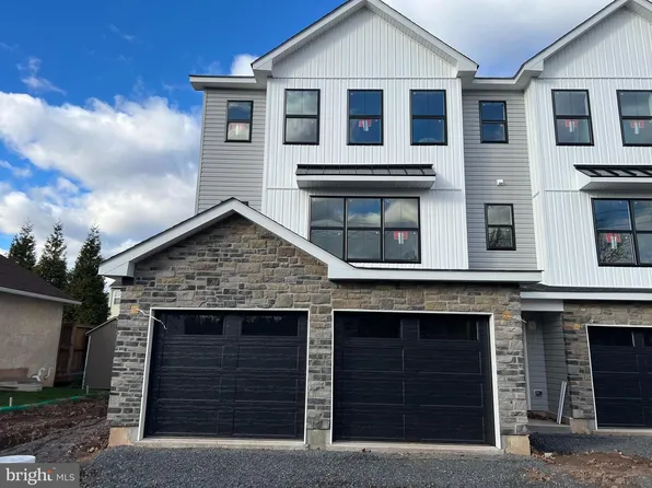 51 W Clymer Ave, Sellersville, PA 18960