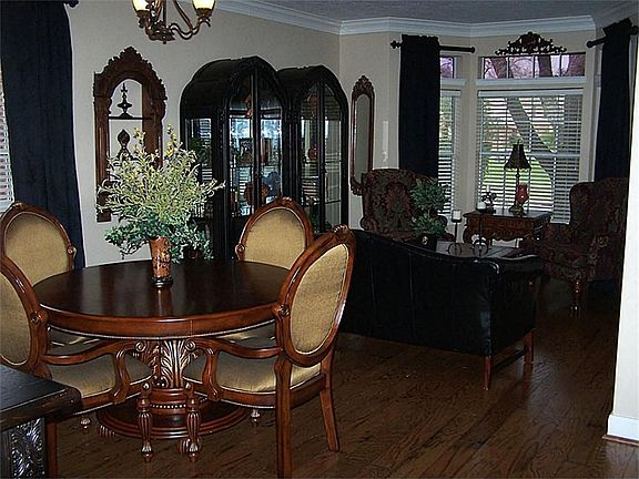 4th image of 1923 Greens Blvd