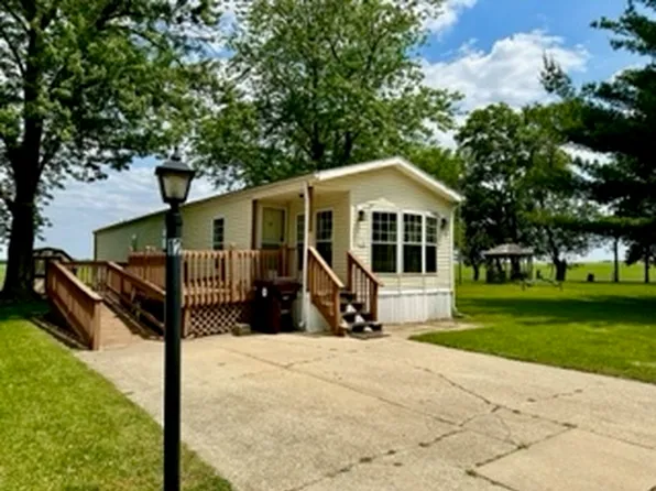12 Bridle Ln, Monticello, IL 61856
