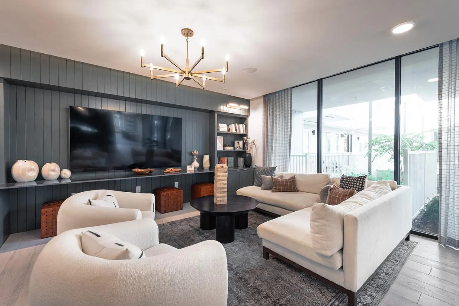 1 bed, 1.0 bath, 613 sqft, $2,988 — Photo 1