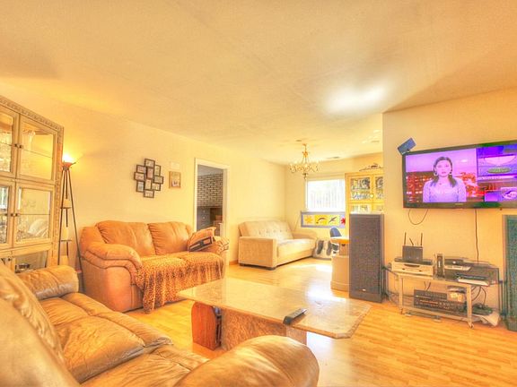 4th image of 2060 Waverly Ave