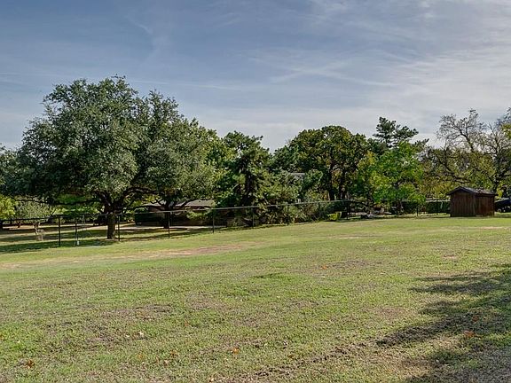 3rd image of 3407 Rolling Hills Ln