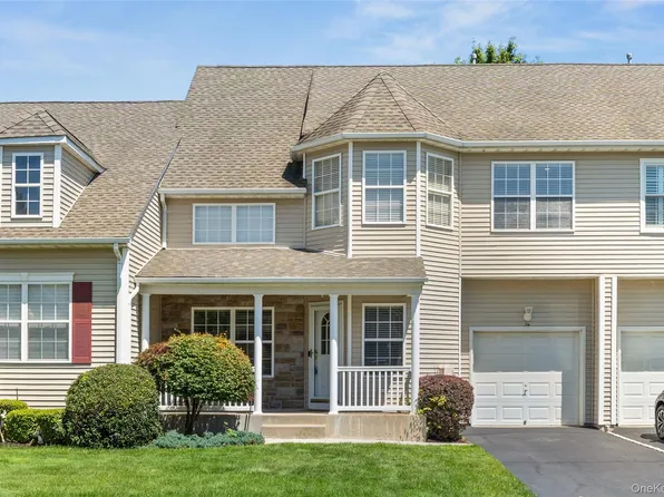 54 Meadow Pond Circle, Miller Place, NY 11764