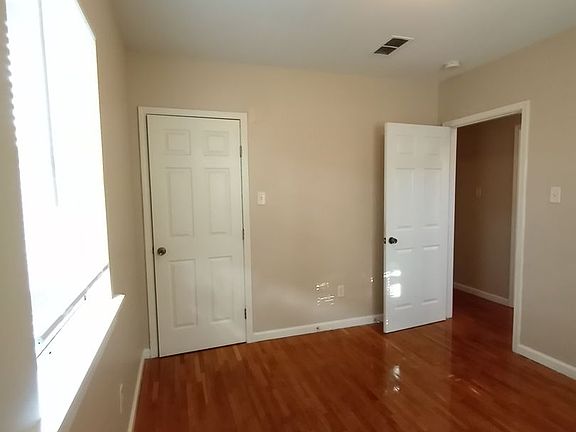3rd image of 4320-22 Banks St #4322