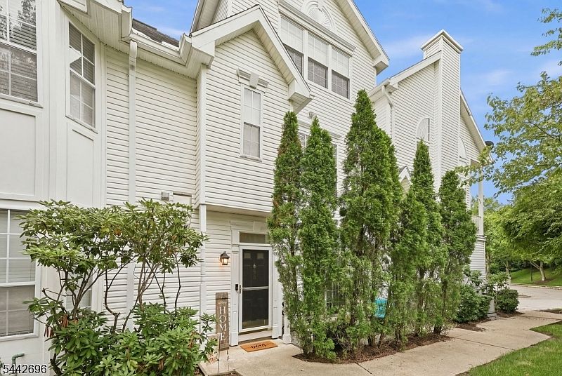 1st image of 35 Hancock Dr