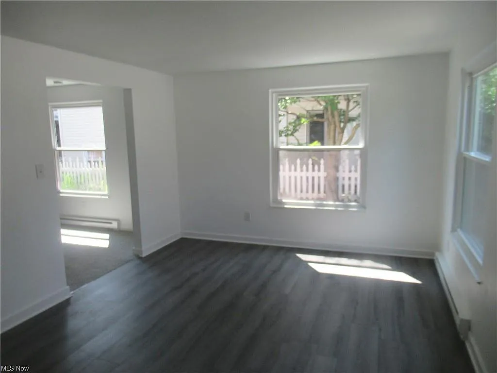 3 bed, 1214 sqft, $2,199 — Photo 3