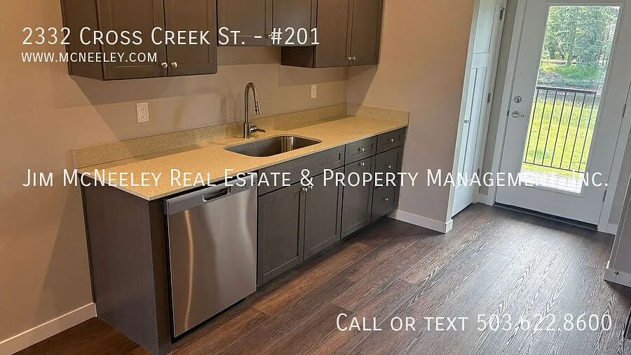 2BR/2BA Second-Floor Unit with Covered Deck & River Views — Photo 4