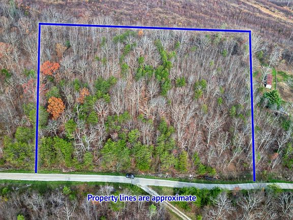 3rd image of 913 Russell Dr