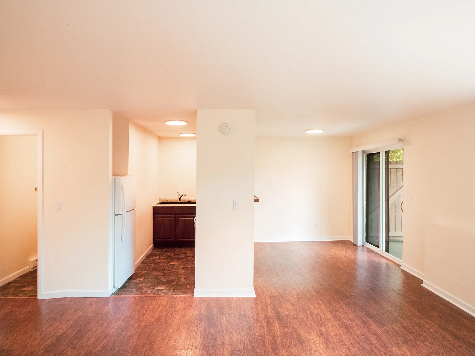 Voltaire Court Apartments — Photo 3
