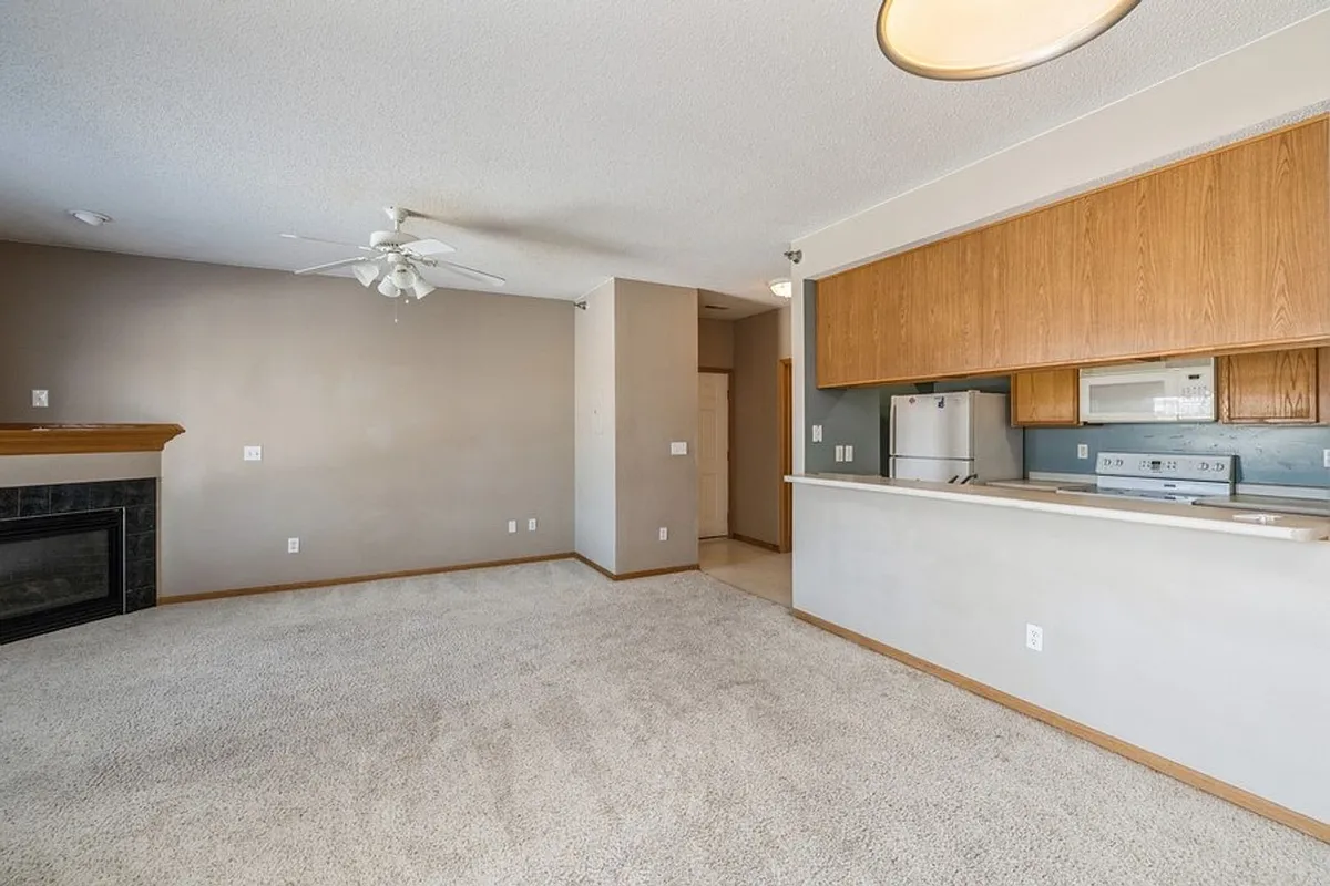 Building Photo - 1320 SE Florence Dr #16