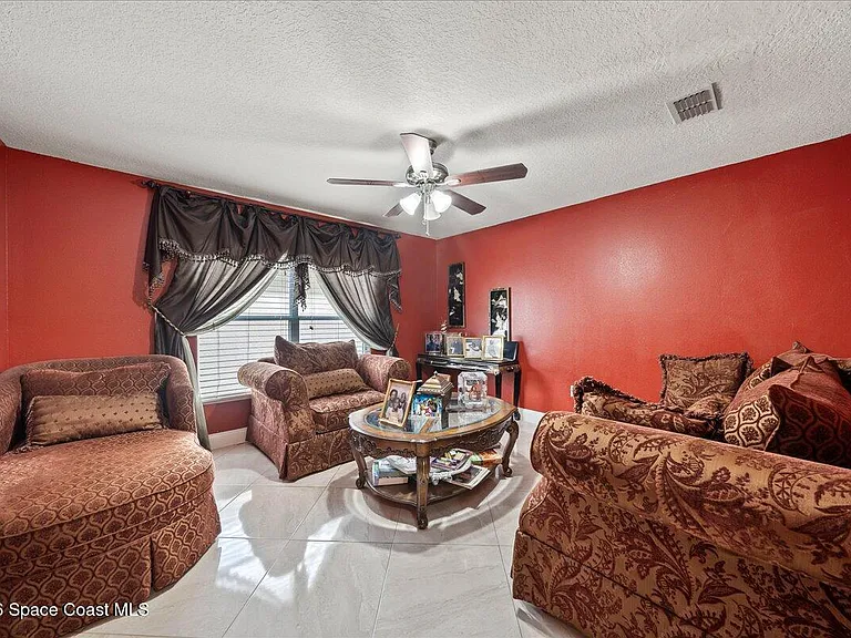 4635 Elena Way — Photo 7