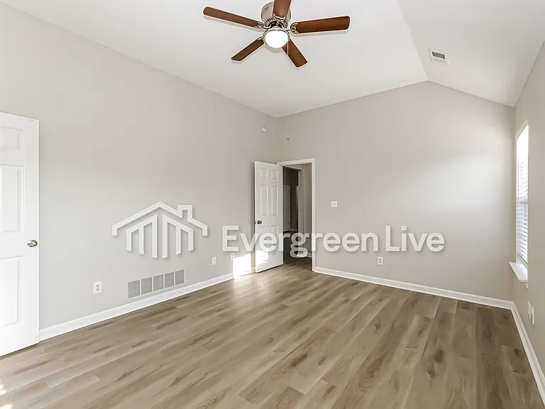 131 Leggo Ave — Photo 16