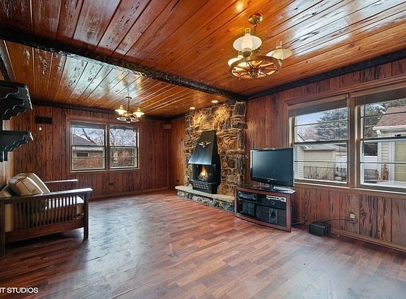 4th image of 8022 N Harlem Ave