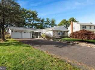 38 Edgemont Ln, Willingboro, NJ 08046