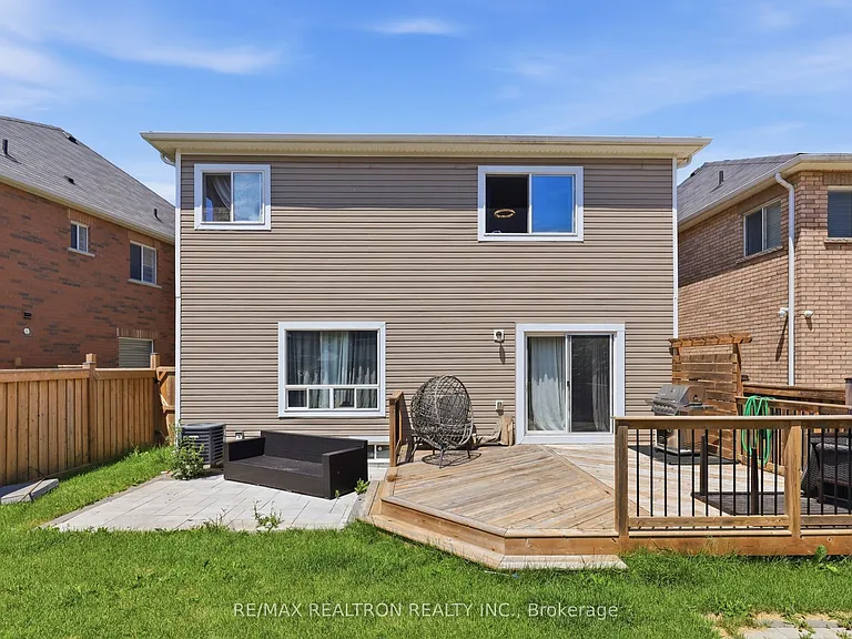 214 Irwin St — Photo 23