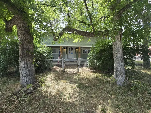 401 Maple Ave, Chama, NM 87520
