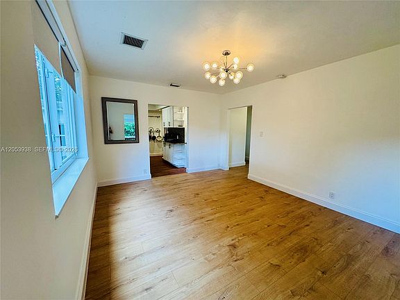 3rd image of 920 N 26th Ave