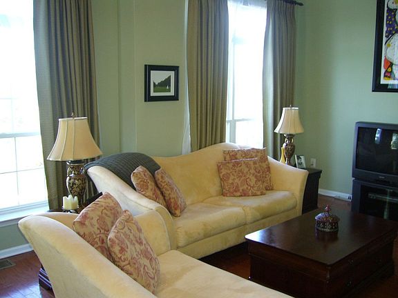 Living room w/ high ceiling