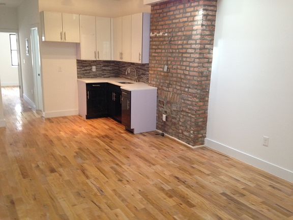 5th image of 228 Tompkins Ave