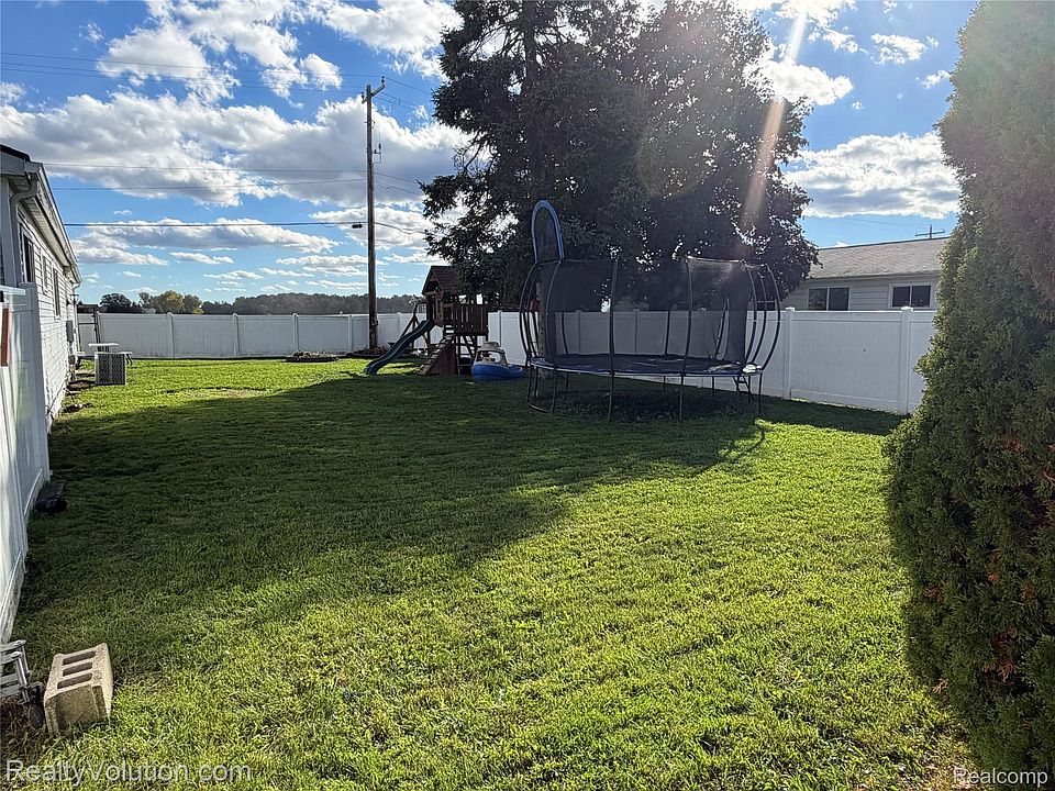 790 Maple Vista St, photo 22