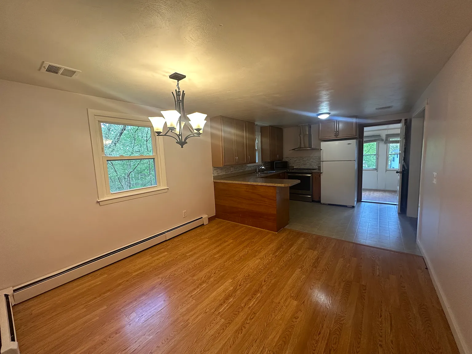 3 bed, 1092 sqft, $2,450 — Photo 2