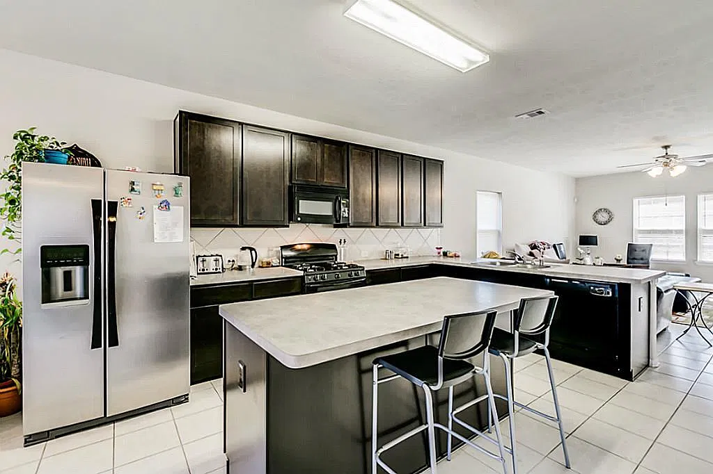 4 bed, 2.5 bath, 2628 sqft, $2,200 — Photo 4