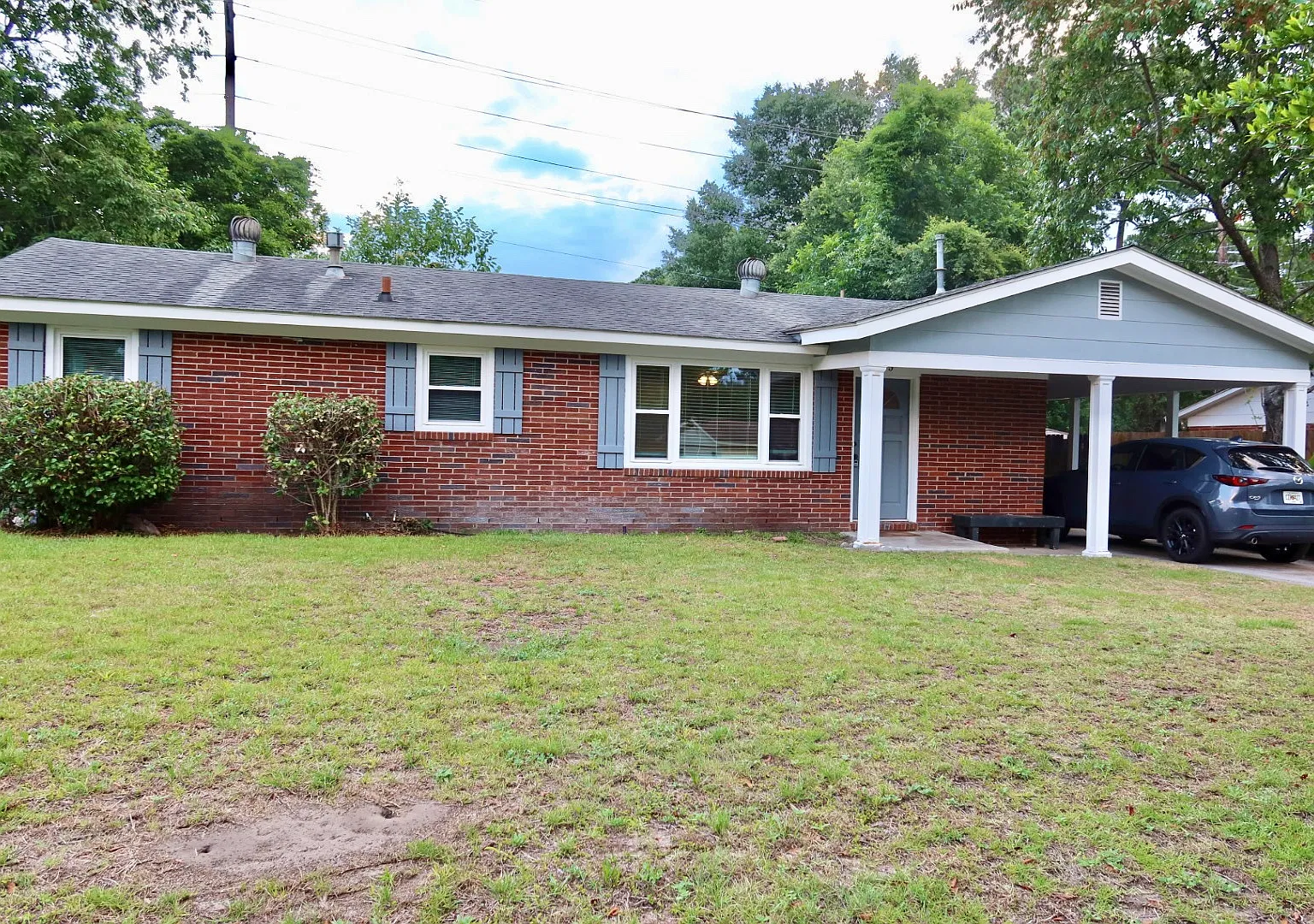 3 bed, 1369 sqft, $2,200 — Photo 4