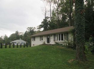1034 Woodland Dr, Pottsville, PA 17901