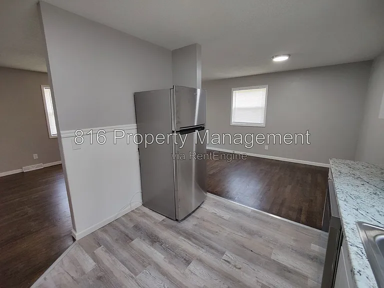 7941 NE San Rafael Dr — Photo 9