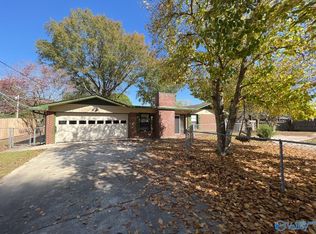 901 Eleanor Dr SW, Decatur, AL 35601