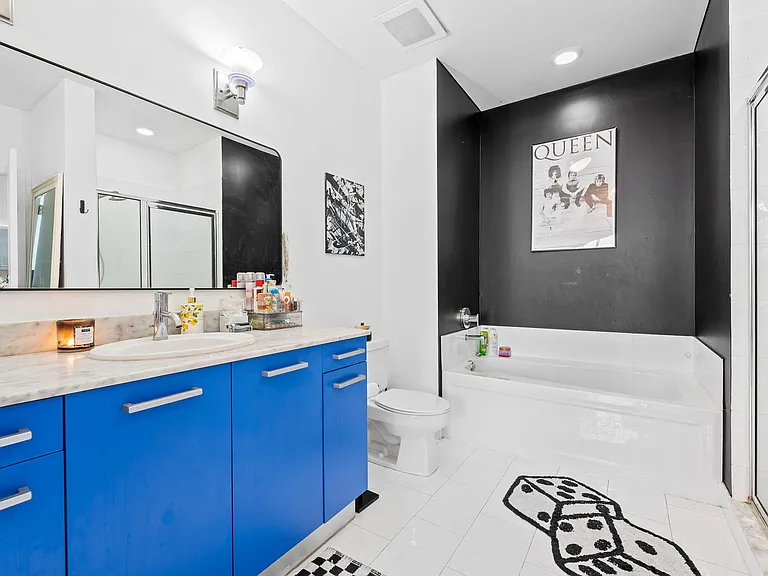 313 NE 2nd St #902 — Photo 11
