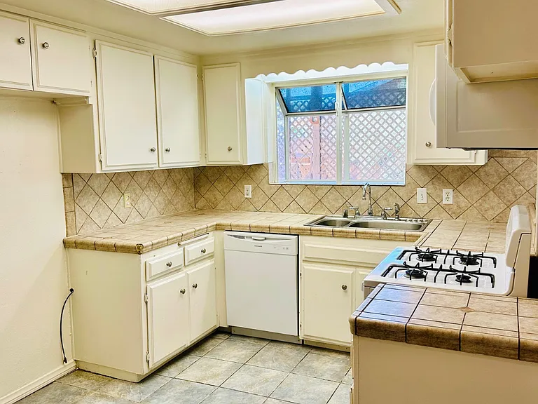 7578 Paisley Ave — Photo 37