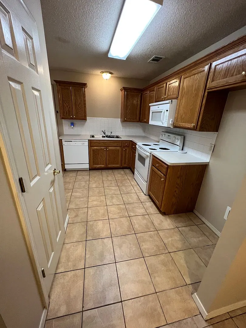 1824 Wilder Lane — Photo 4