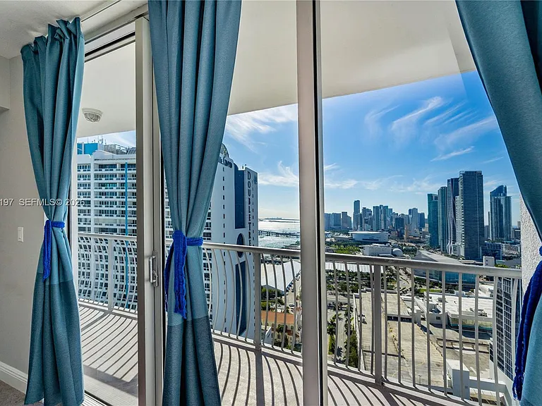 1750 N Bayshore Dr #3410 — Photo 21
