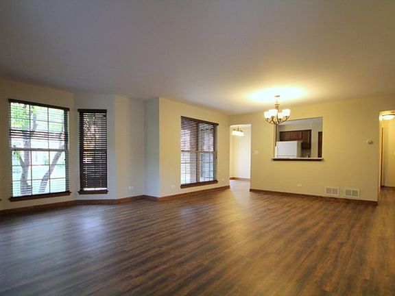 5th image of 924 Ann Arbor Ln
