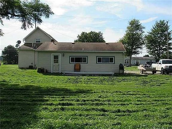 3rd image of 323 Antwerp Dr
