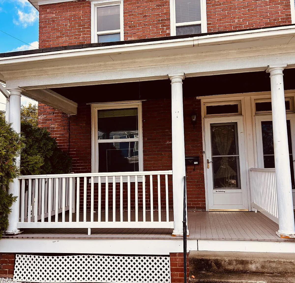 3 bed, 1.0 bath, 1200 sqft, $1,850 — Photo 2