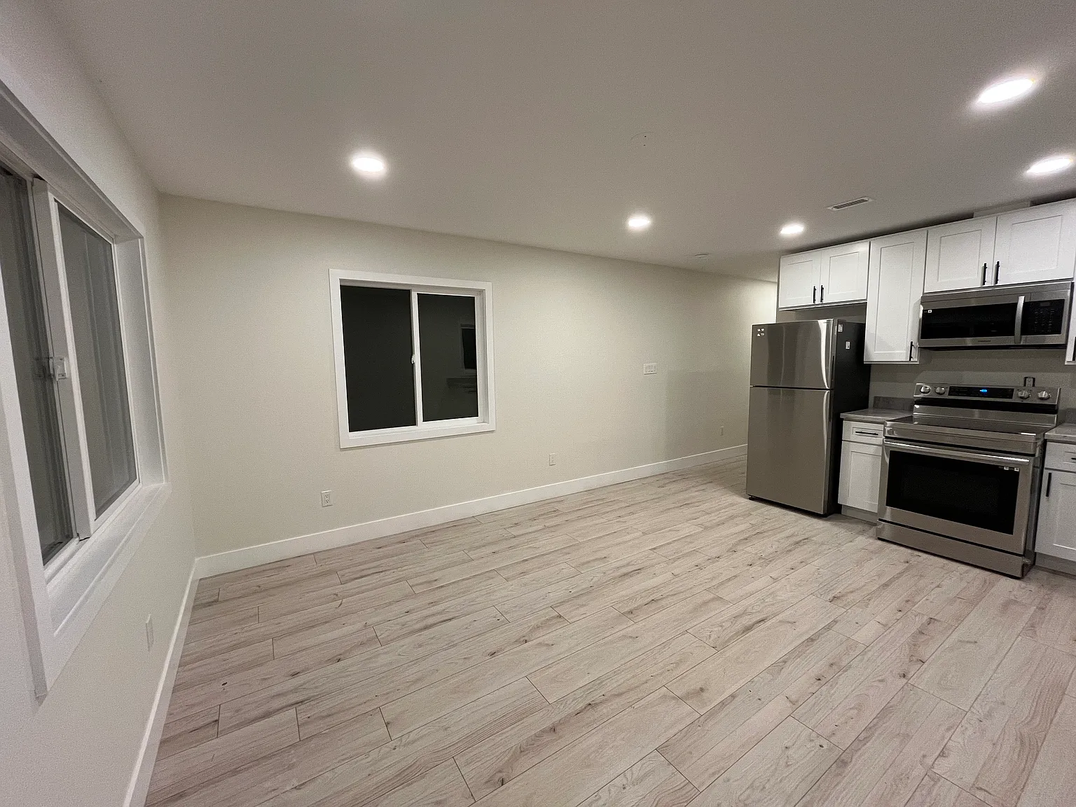 Studio, 400 sqft, $2,000 — Photo 1
