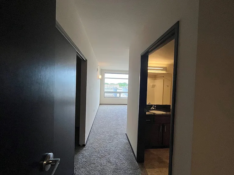 Galaxie High Rise Apartments — Photo 192