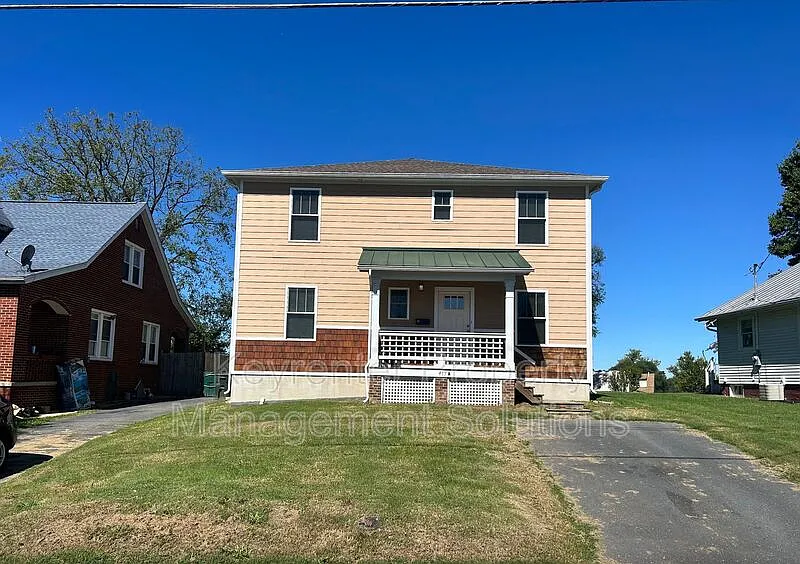 3 bed, 2.5 bath, 1400 sqft, $1,775 — Photo 3